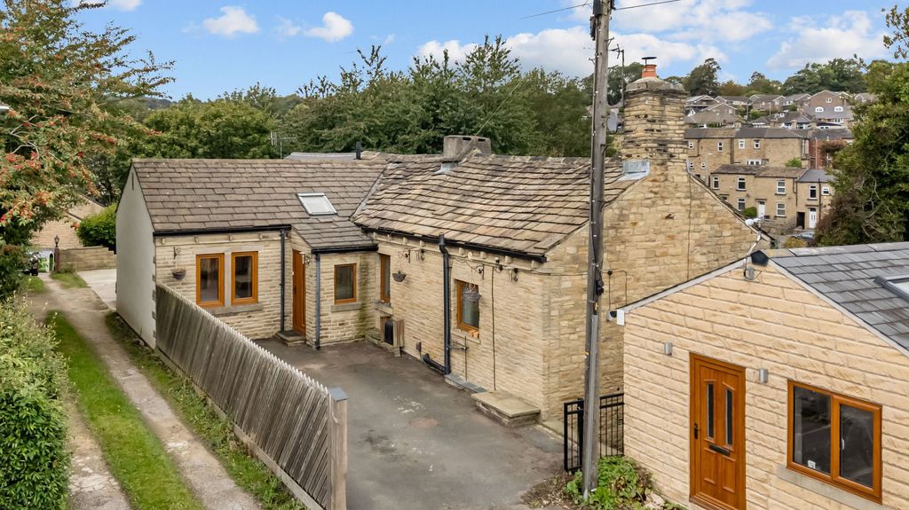 Property photo 1 of 32