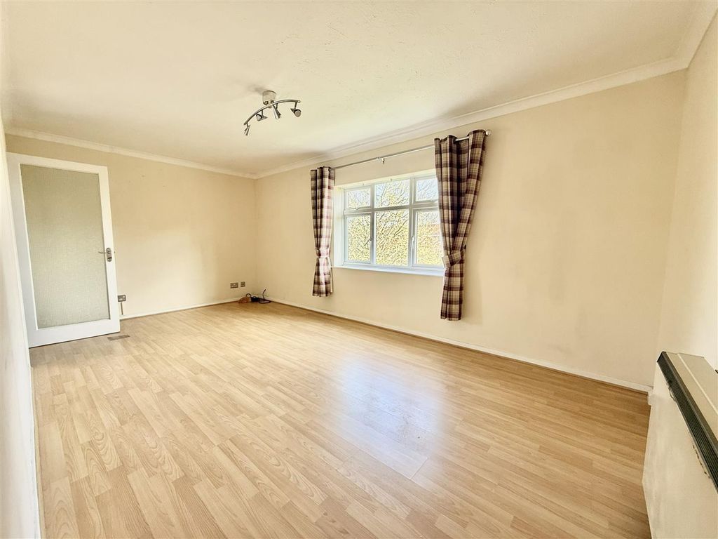 Property photo 2 of 6 Living Room