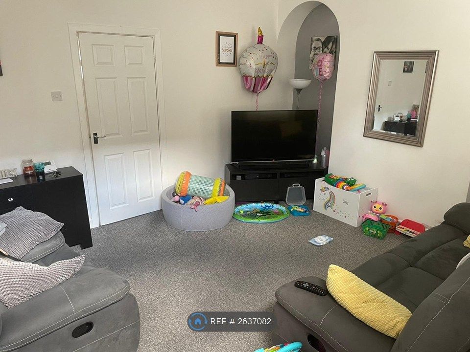 Property photo 1 of 14 Living Room