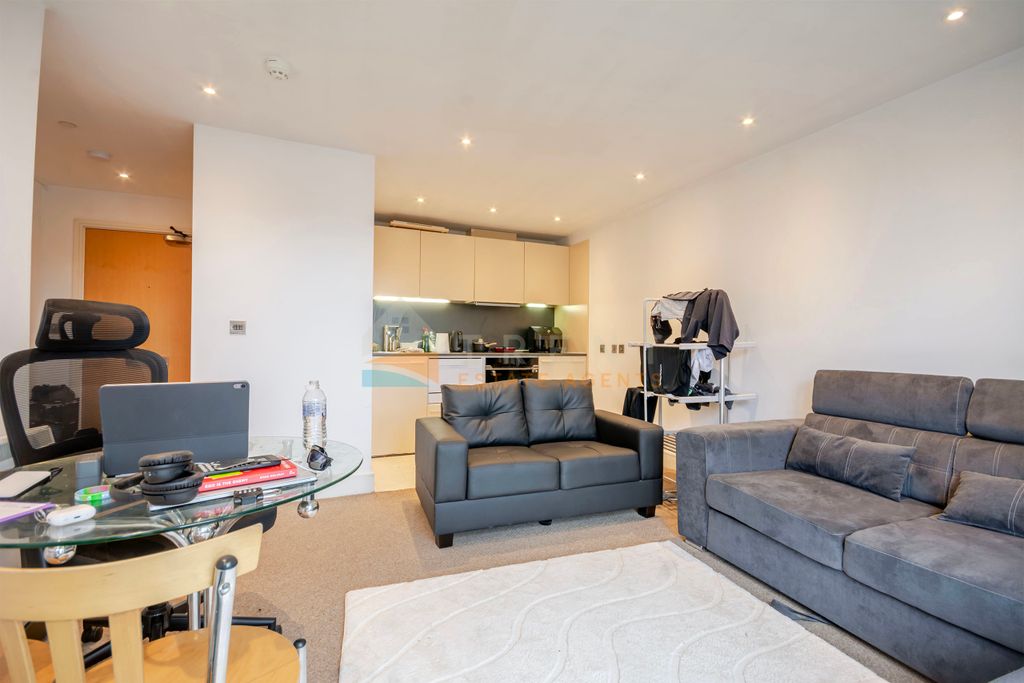 Property photo 2 of 15 Apt - 3