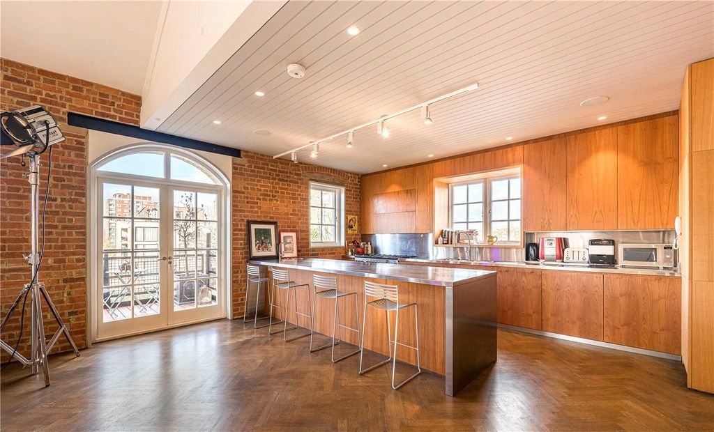 Property photo 2 of 15 Picture No. 11