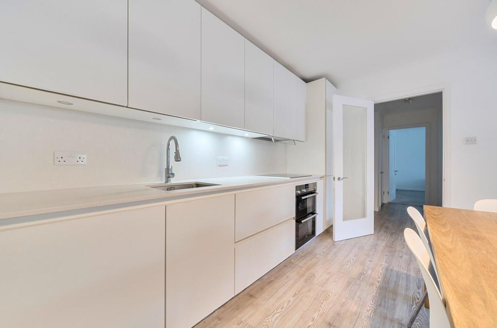 Property photo 2 of 25 1360786-11-68Da5190d89A6.Jpg