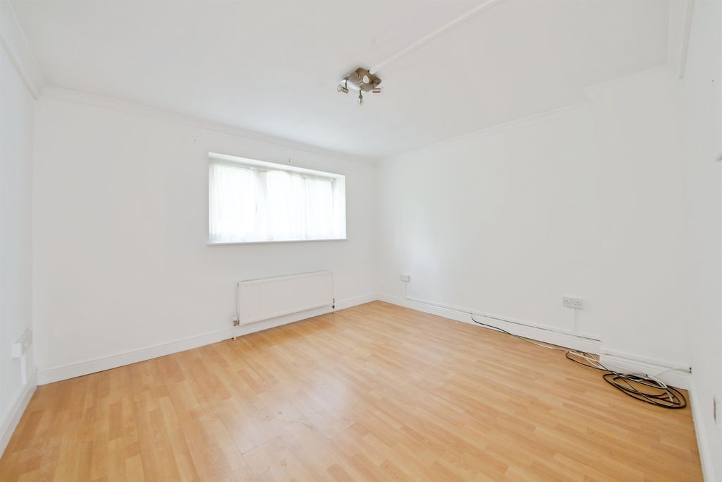 Property photo 2 of 9 Image