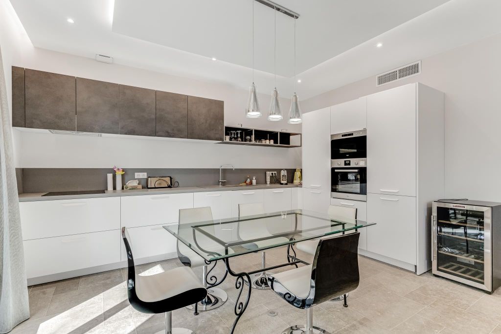 Property photo 3 of 16 Image