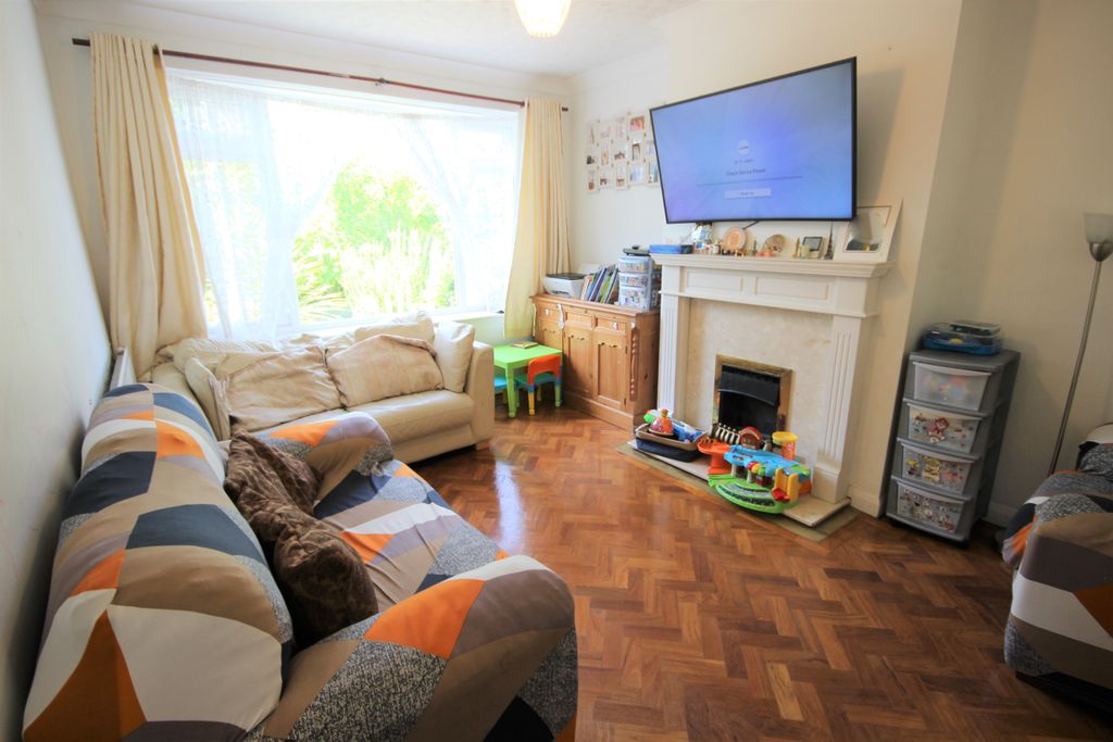 Property photo 2 of 12 Image