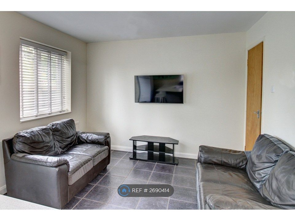 Property photo 2 of 11 Living Room