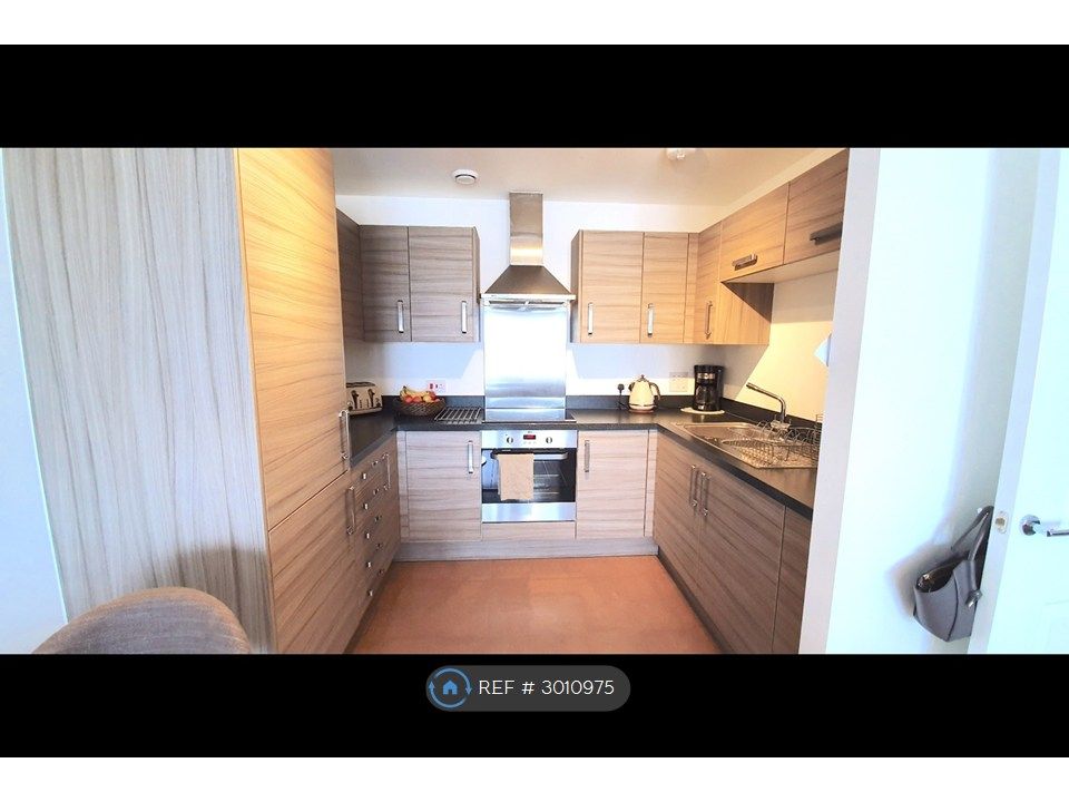 Property photo 2 of 20 Fully Fitted Kitchen