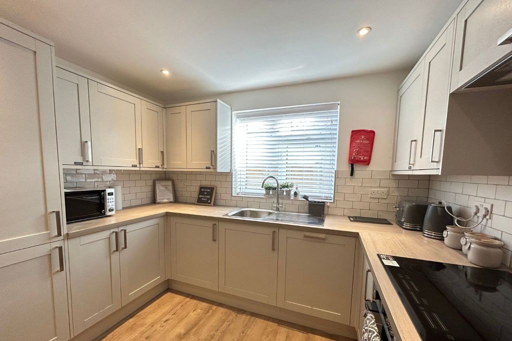 Property photo 2 of 9 2