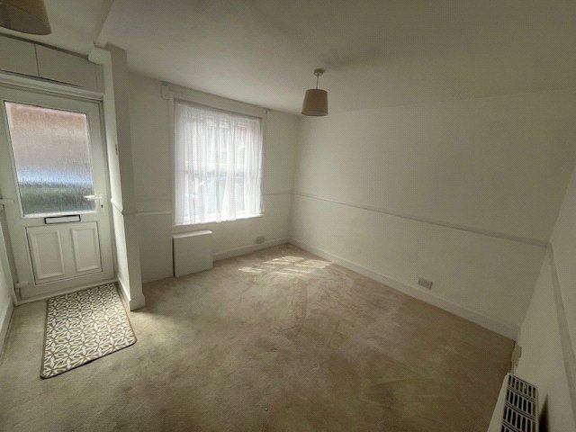 Property photo 3 of 12 Lounge