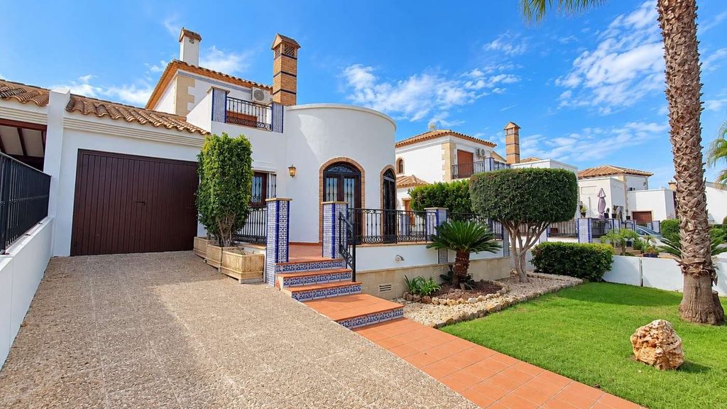 Property photo 1 of 25 Rare 4-Bedroom Semi-Detached Villa With Large Garden