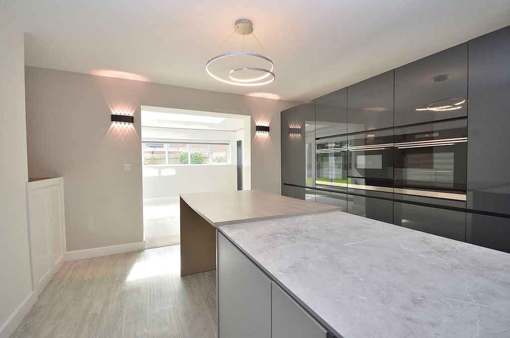 Property photo 3 of 33