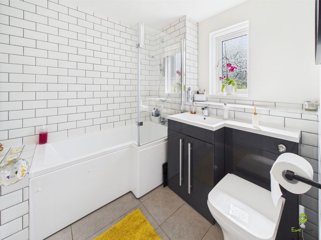 Property photo 3 of 13 Presented By Nicoleta At Ewemove Bexleyheath And D