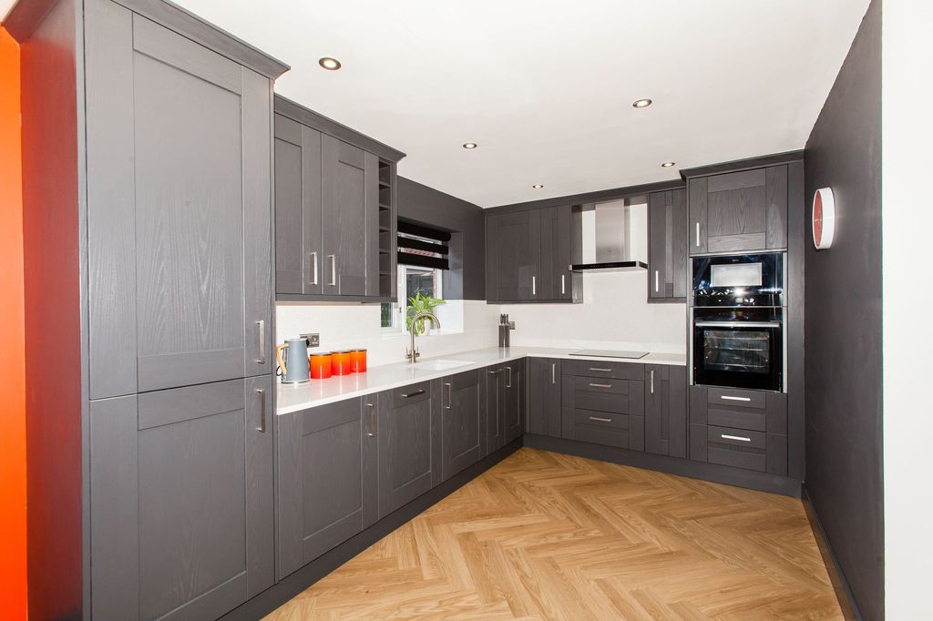 Property photo 2 of 42