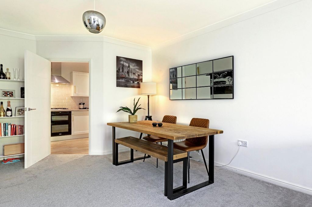 Property photo 3 of 10 Dining Area