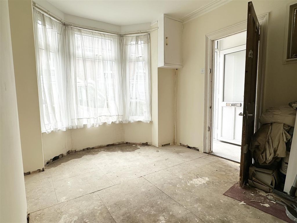 Property photo 2 of 16 Front Reception