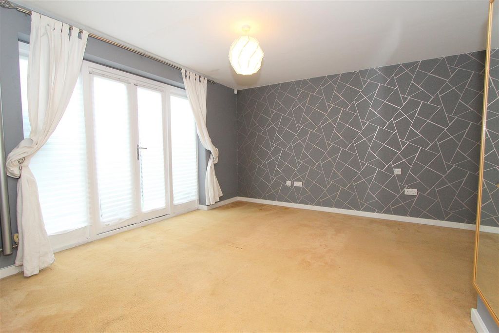 Property photo 3 of 22 Bed 1.Jpg