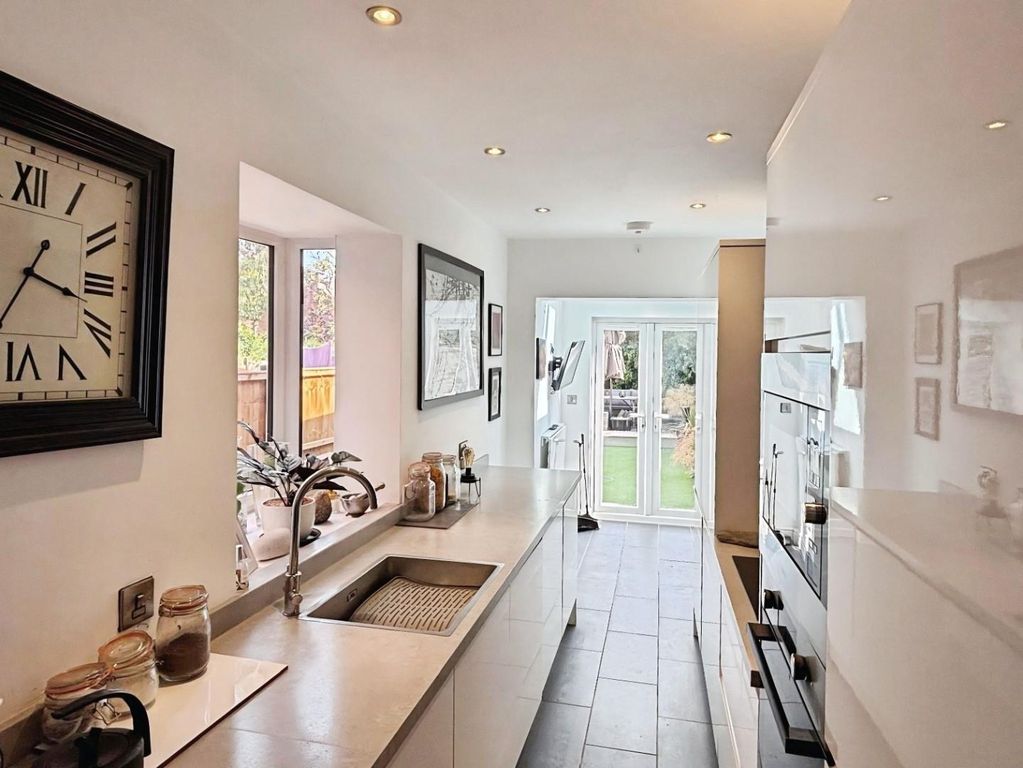 Property photo 2 of 13 d4669d6E-0d7A054B-5Edc-47Ea-A1Ab-Aa0Cbf4E923B.Jpeg