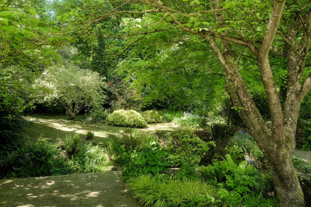 Property photo 2 of 33