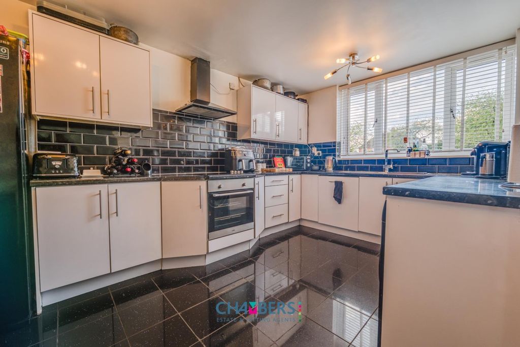 Property photo 3 of 37 Kitchen/Diner