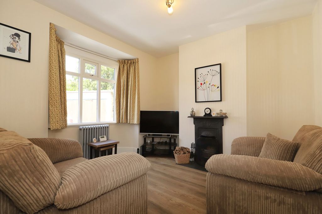 Property photo 2 of 32