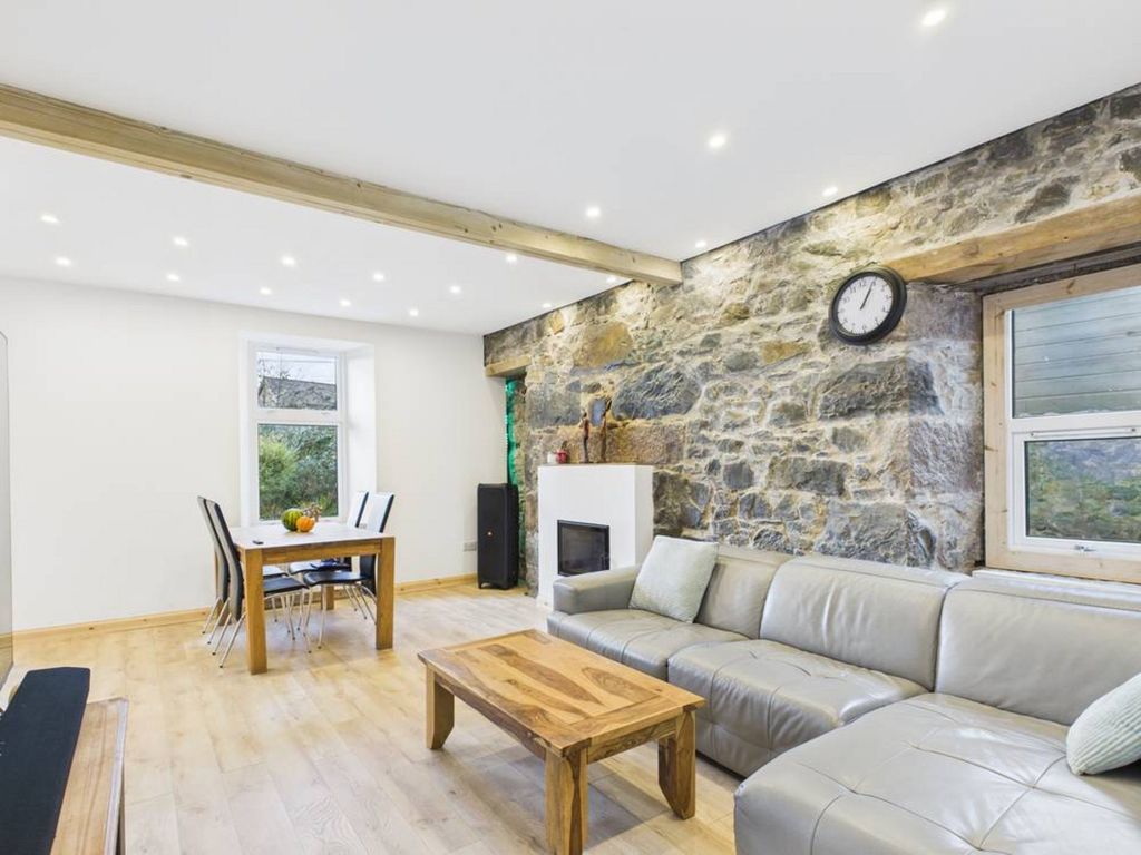 Property photo 2 of 25