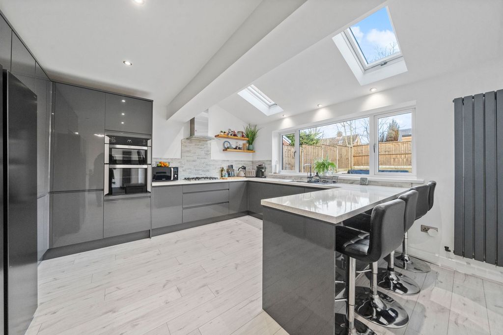 Property photo 3 of 26