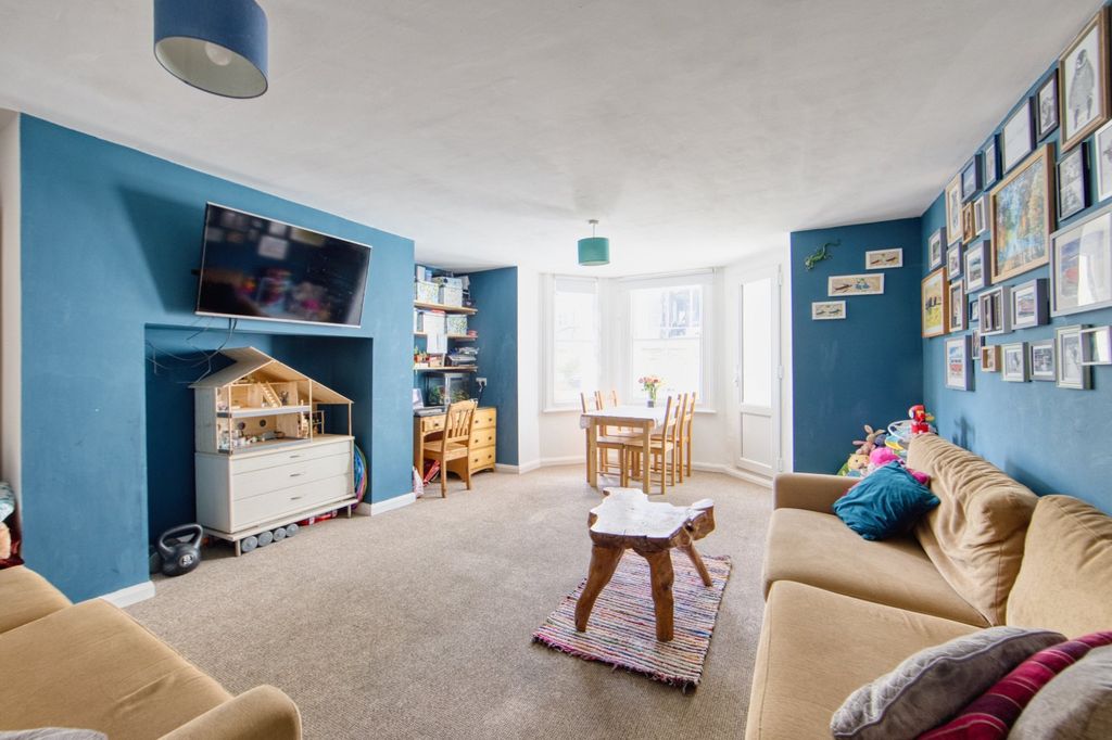 Property photo 2 of 12 Picture 2