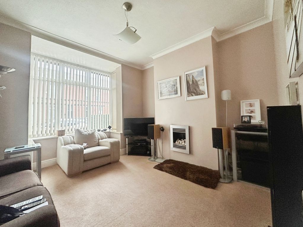Property photo 2 of 11 Lounge