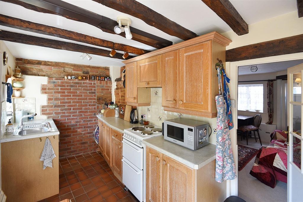 Property photo 3 of 11 Kitchen