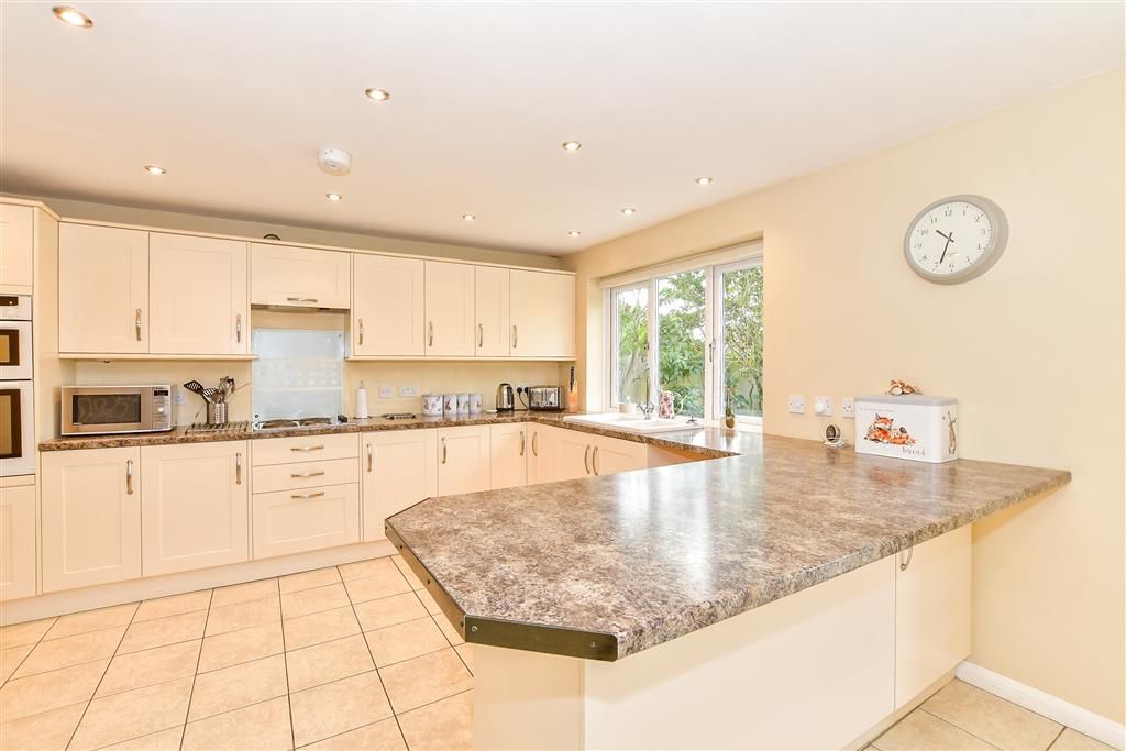 Property photo 3 of 14 Kitchen