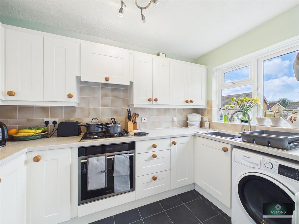 Property photo 2 of 17 Kitchen