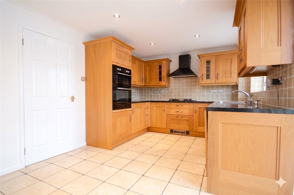 Property photo 2 of 11 Picture No. 17