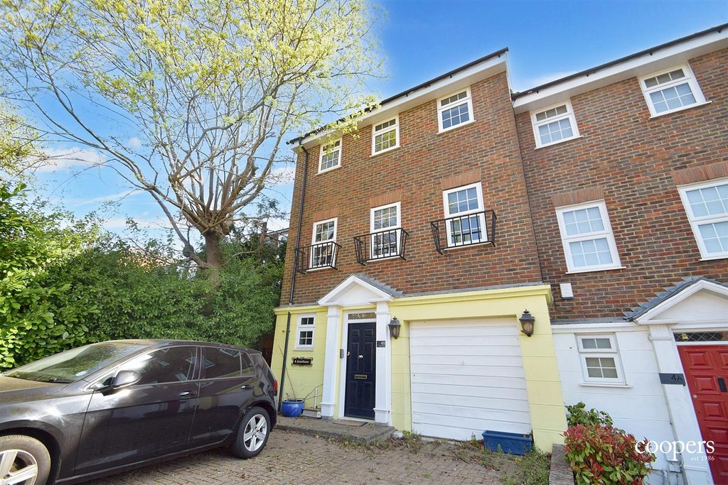 Property photo 1 of 14 External