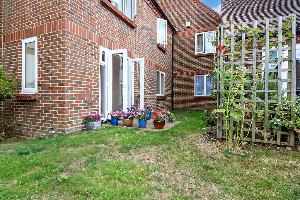 Property photo 3 of 12 Outside Area