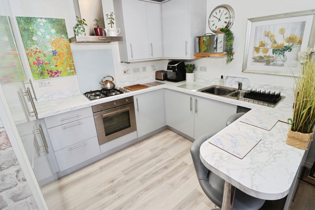 Property photo 3 of 12 Pbox-Img.Jpg