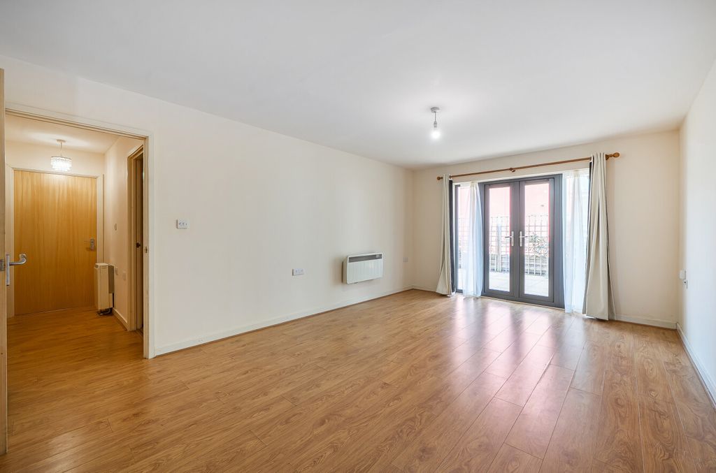 Property photo 3 of 8 1493143-5-6A56152...