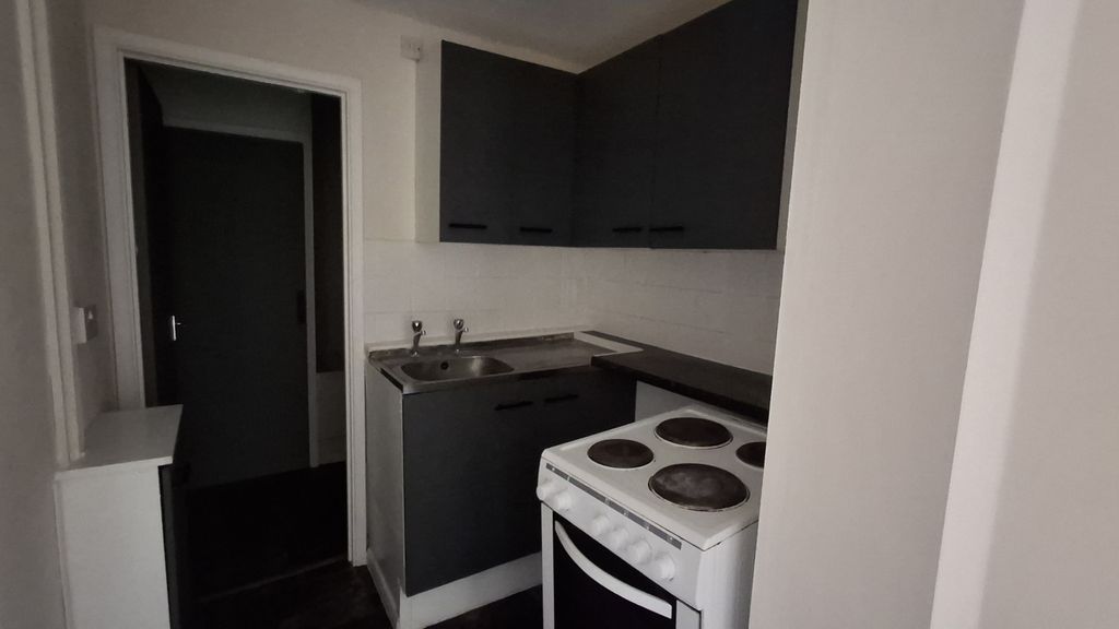 Property photo 2 of 5 Kitchen