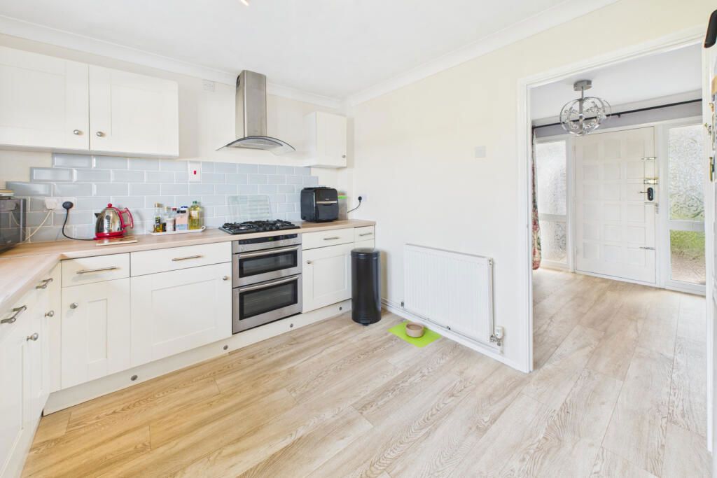 Property photo 3 of 27