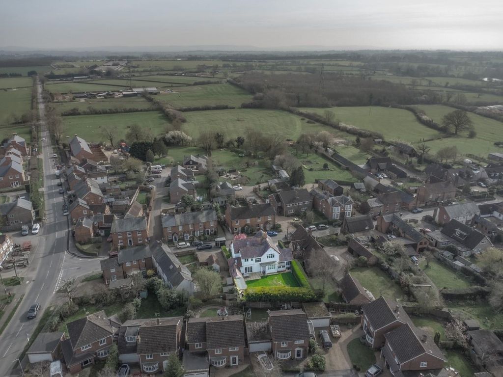 Property photo 2 of 31