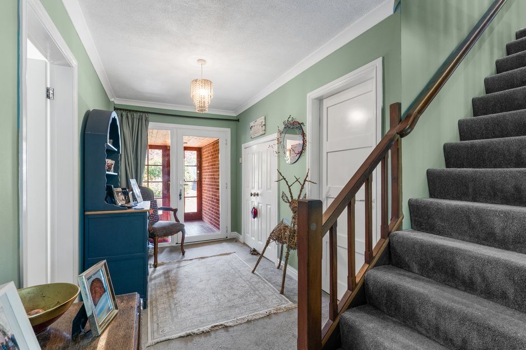 Property photo 2 of 29