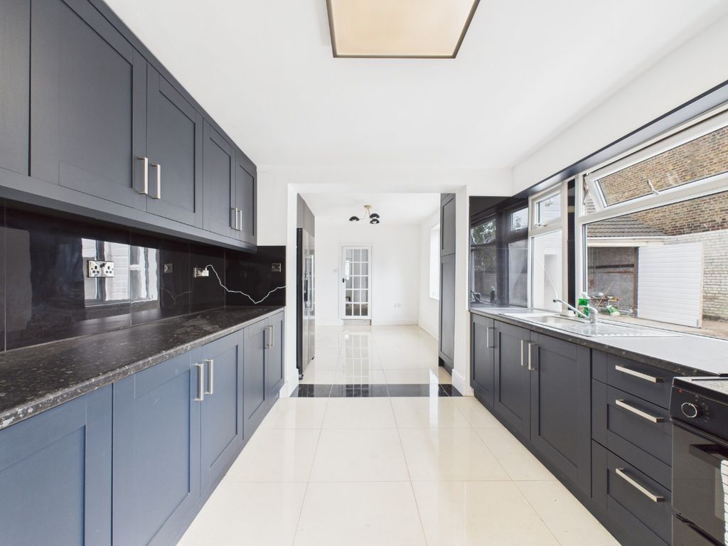 Property photo 3 of 22 4504549