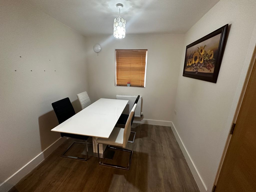 Property photo 3 of 10 Dining Room