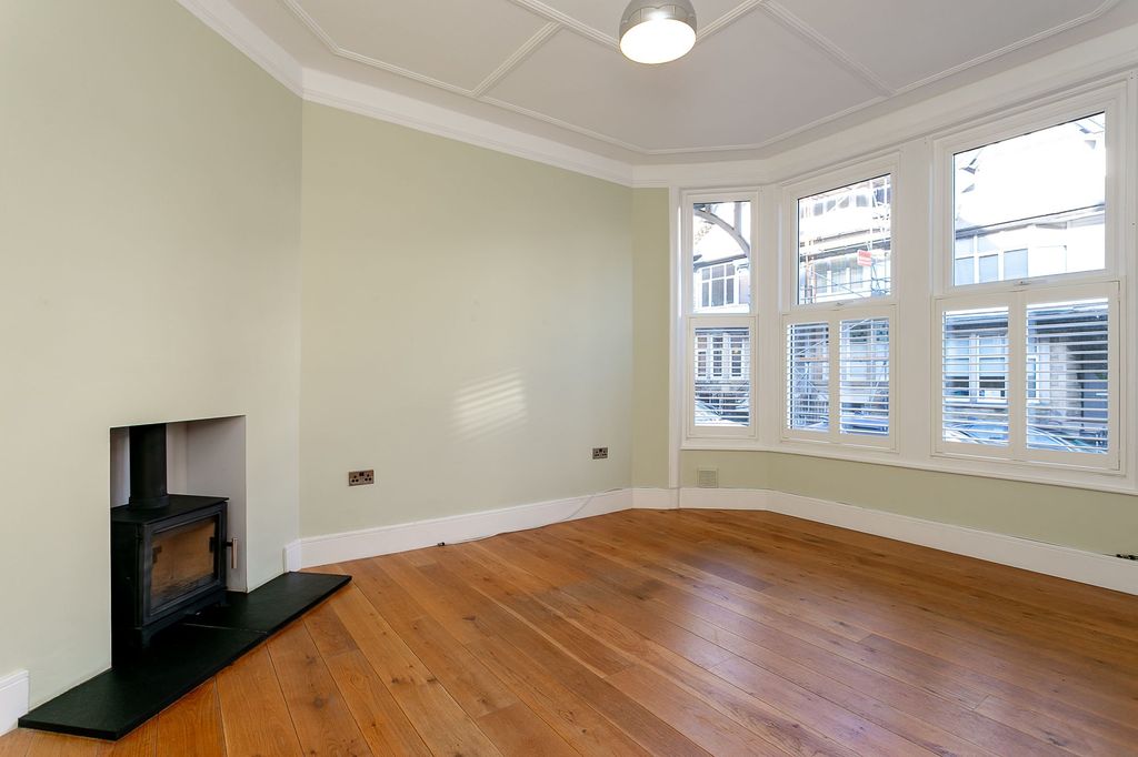 Property photo 2 of 28