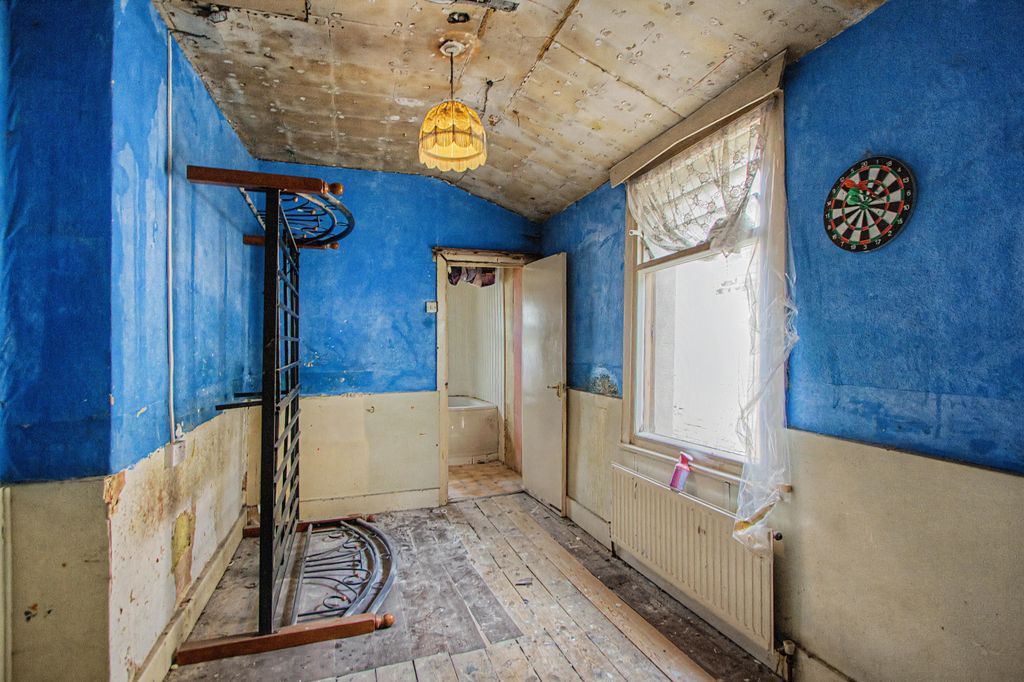 Property photo 3 of 13 11 Heyworth Road, Stratford, London, E15 1st