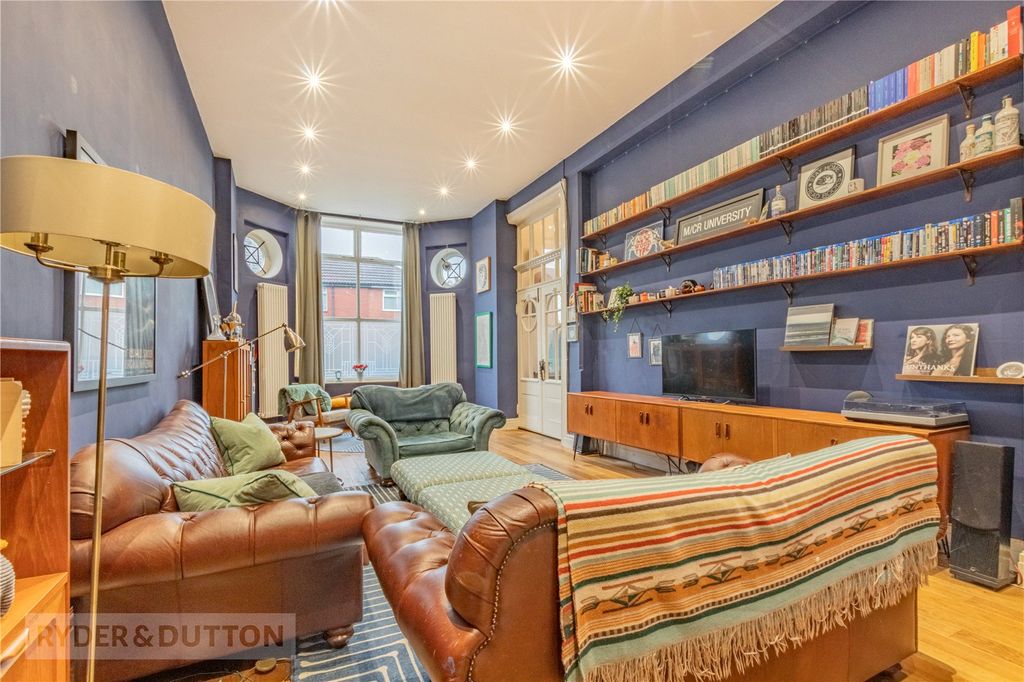 Property photo 2 of 28 Lounge