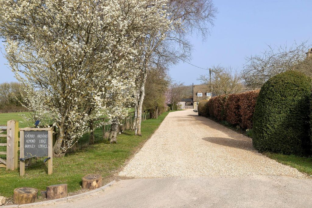 Property photo 2 of 32 Image