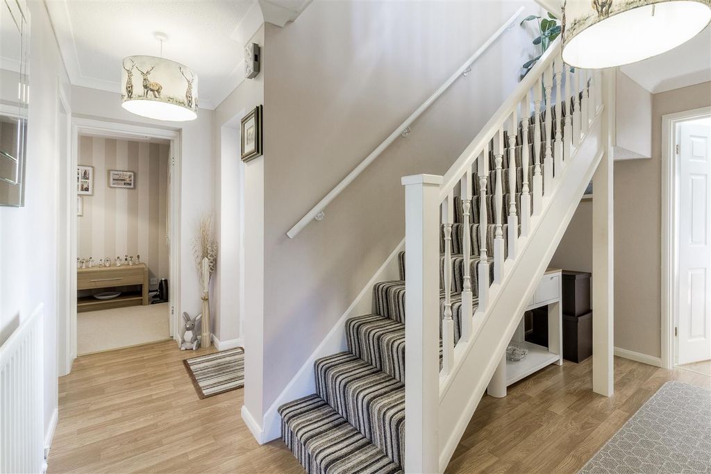 Property photo 3 of 18 Entrance Hall