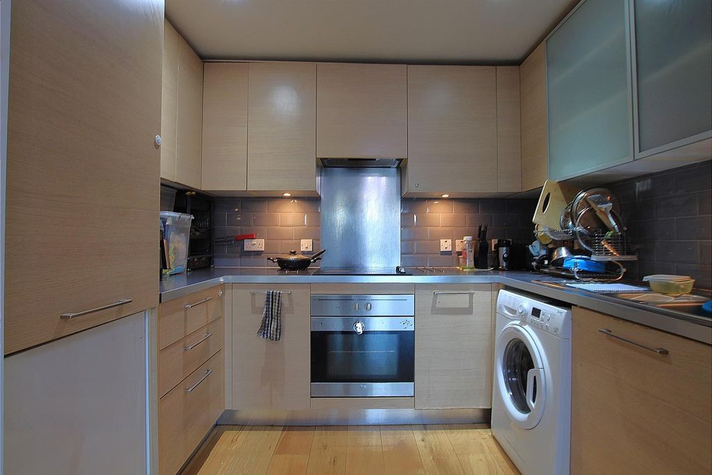 Property photo 3 of 8 Kitchen