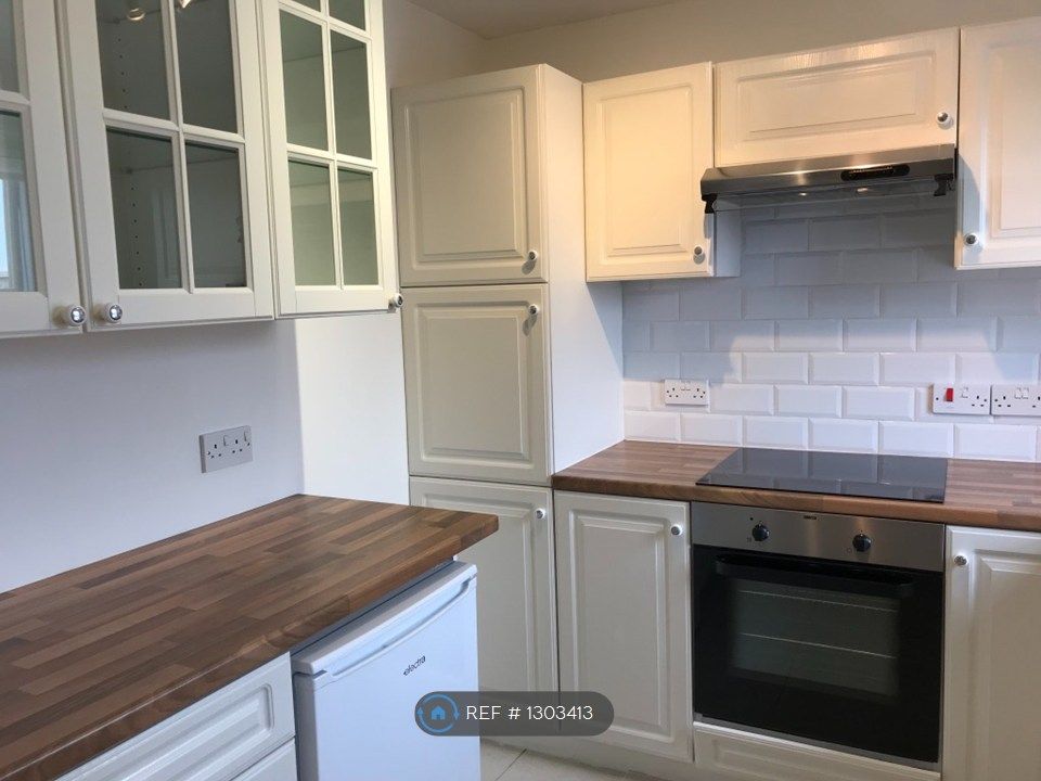 Property photo 3 of 11 Kitchen