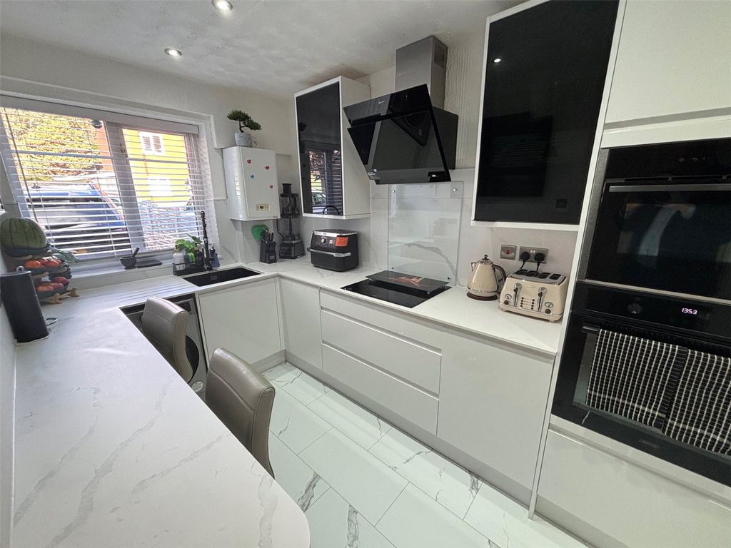 Property photo 3 of 17 Picture No. 09